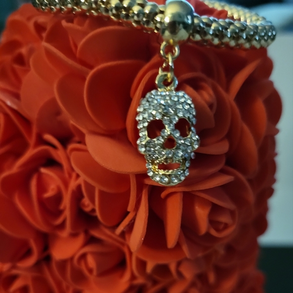 **Sale** Gold Tone Rhinestone Skull Pendant Bracelet. New. - Picture 2 of 4